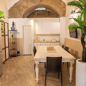 Bruno's Historic 3*, Naples Italy